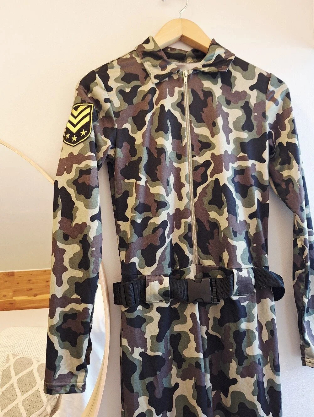 Spirit Halloween Adult Camo Catsuit Costume - Small - Picture 6 of 9